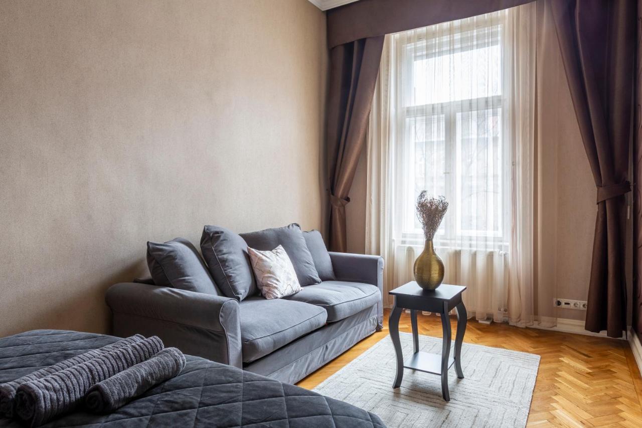 Luxury Central Home Next To The New York Cafe — Photos 3